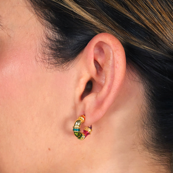 Candongas Looms Tiny